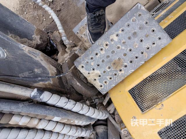 大臂根部?斜（工作和回轉(zhuǎn)裝置）