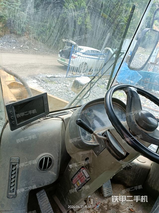 发动机右侧（整机外观及大件）