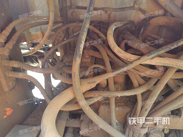 回转马达和主控阀（整机外观）