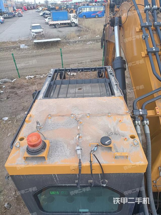 驾驶室顶部（整机外观）