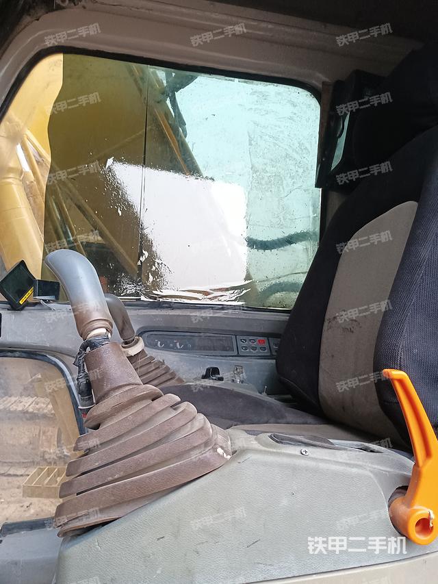 驾驶室整体（整机外观）