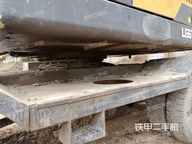 轉(zhuǎn)盤和下車架正前（工作和回轉(zhuǎn)裝置）