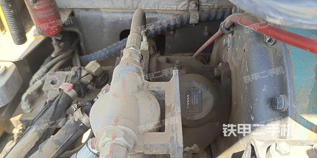 回转马达和主控阀（整机外观）