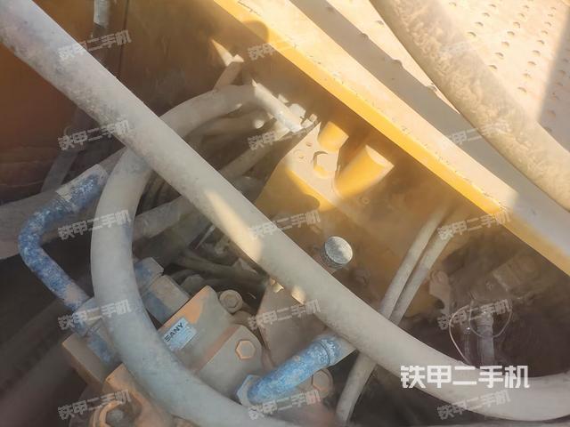 回转马达和主控阀（整机外观）