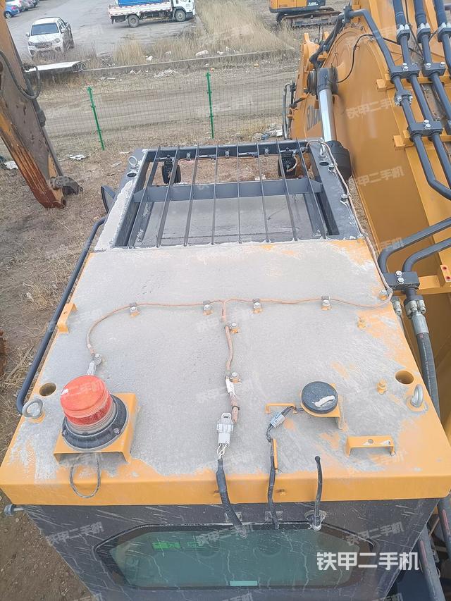 驾驶室顶部（整机外观）