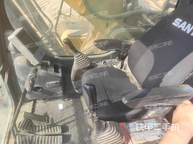 驾驶室顶部（整机外观）