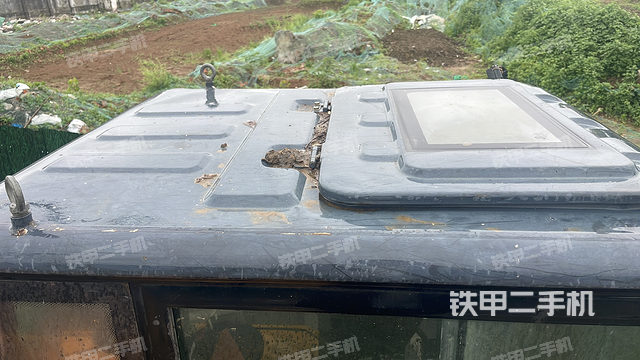 驾驶室顶部（整机外观）