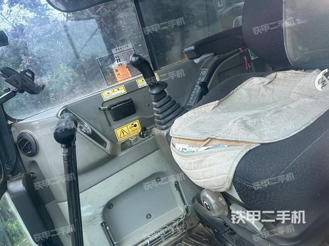 驾驶室整体（整机外观）