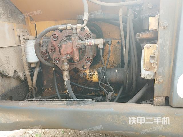 回转马达和主控阀（整机外观）