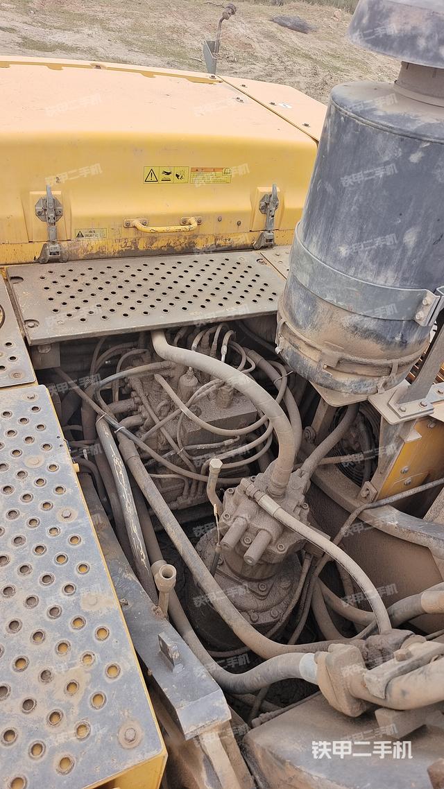 回转马达和主控阀（整机外观）