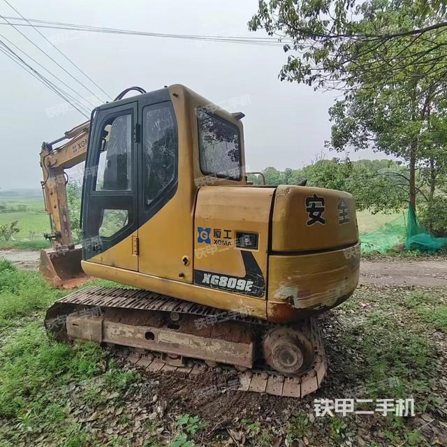 驾驶室顶部（整机外观）