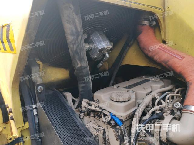 散熱器全景（壓路機發(fā)動機艙）