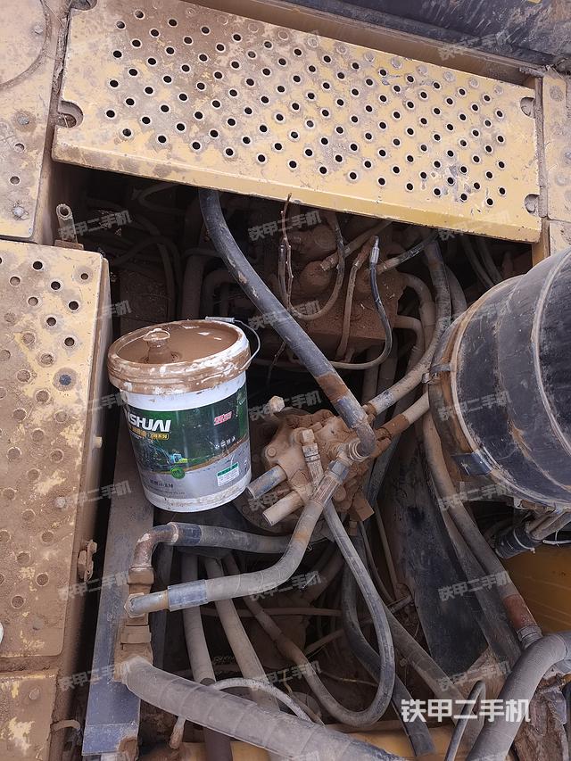 回转马达和主控阀（整机外观）