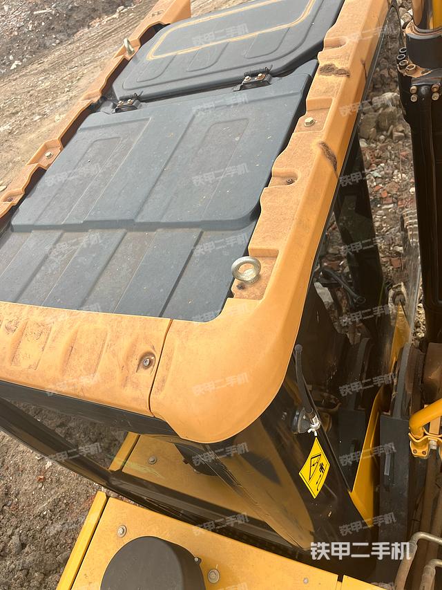 驾驶室顶部（整机外观）