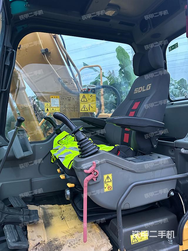 驾驶室整体（整机外观）