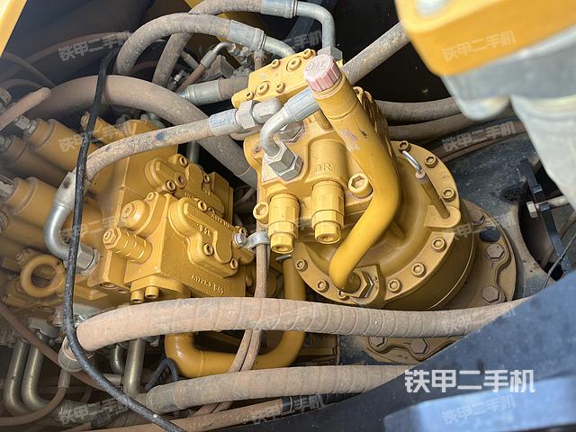 回转马达和主控阀（整机外观）