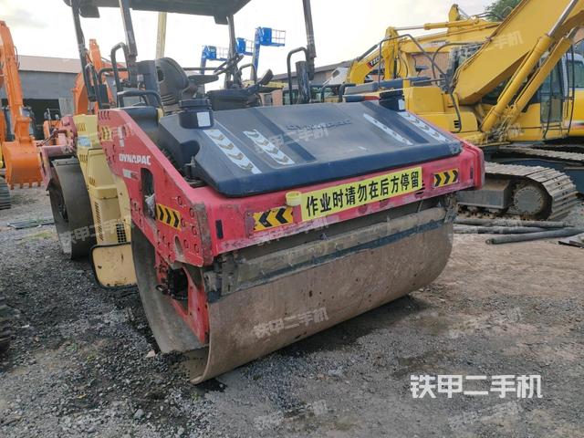 前車架正右側(cè)（壓路機前后車架）