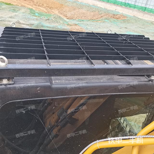 驾驶室顶部（整机外观）