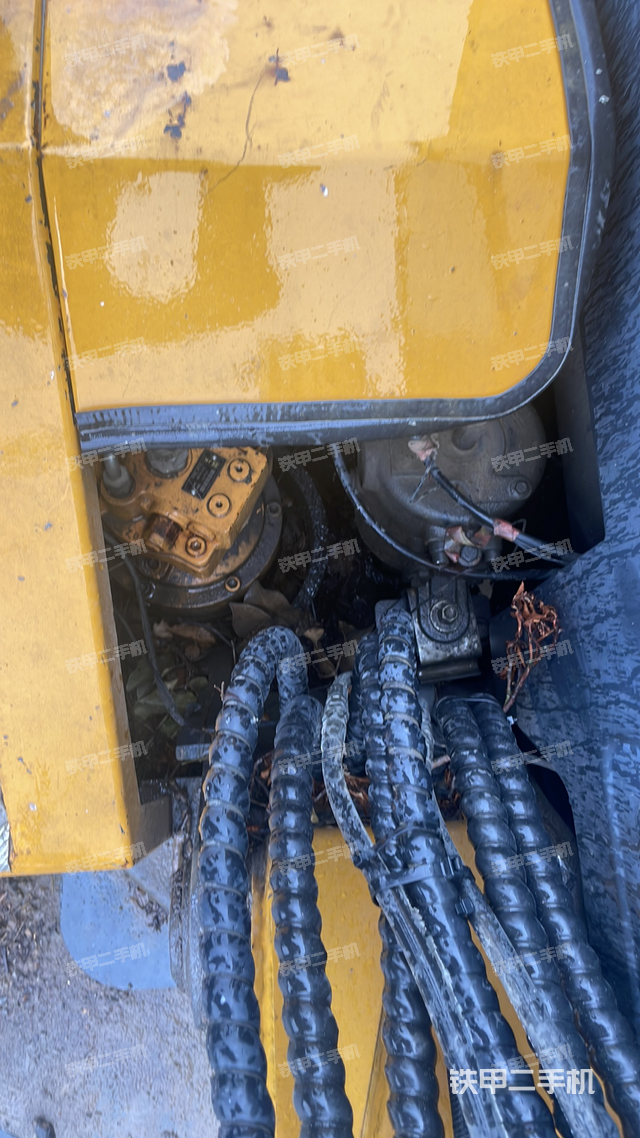 回转马达和主控阀（整机外观）