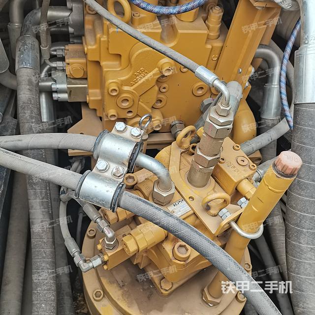 回转马达和主控阀（整机外观）