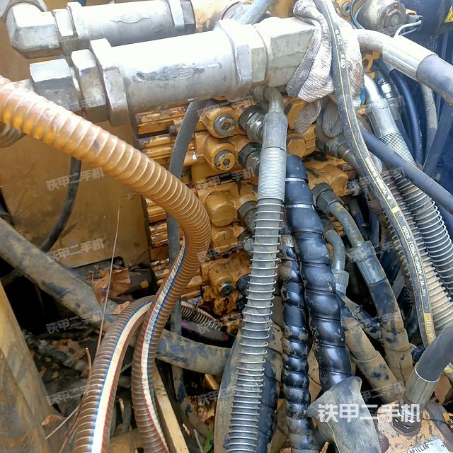 回转马达和主控阀（整机外观）