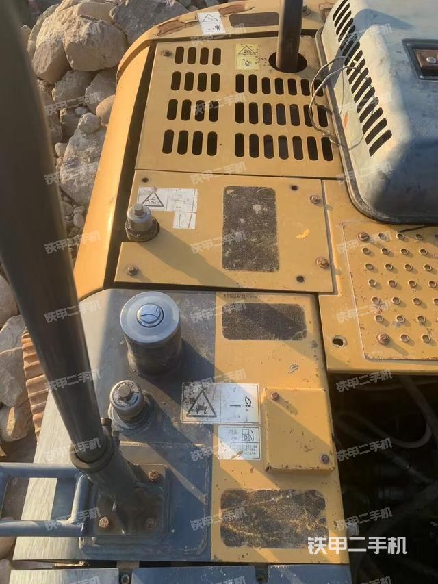 驾驶室顶部（整机外观）