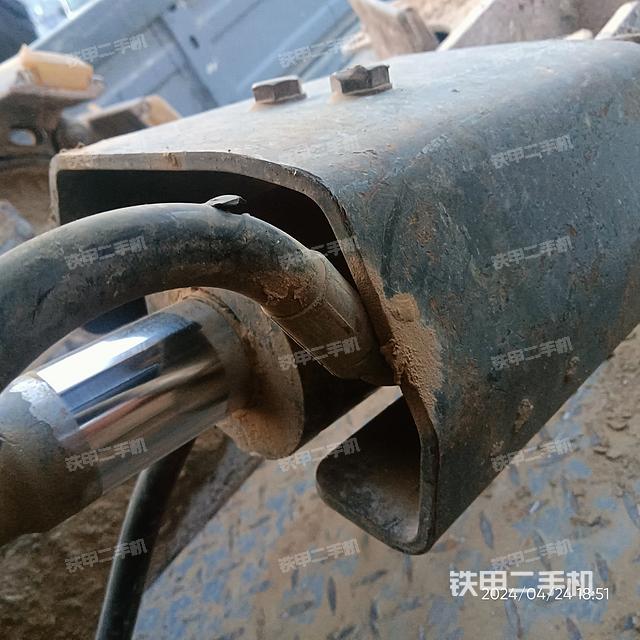 回转马达和主控阀（整机外观）