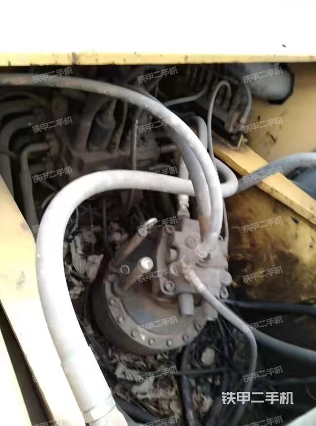 回转马达和主控阀（整机外观）