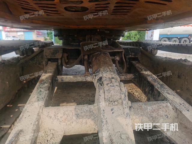 轉(zhuǎn)盤和下車架正前(工作和回轉(zhuǎn)裝置) 轉(zhuǎn)盤和下車架正前(工作和回轉(zhuǎn)裝置)