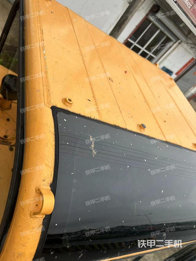 驾驶室顶部（整机外观）