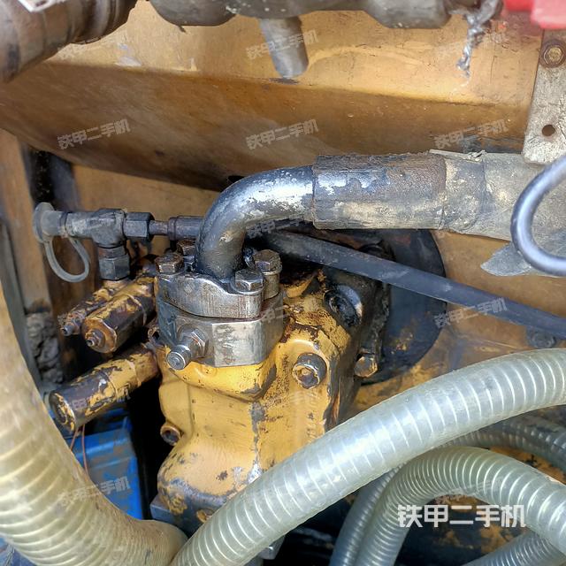 液压泵舱室正面整体（整机外观）
