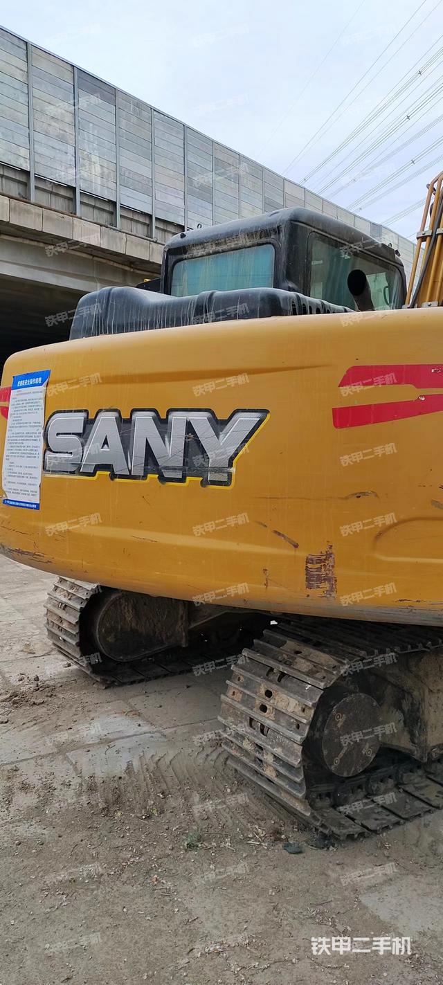 驾驶室顶部（整机外观）