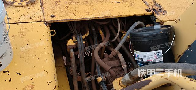 回转马达和主控阀（整机外观）