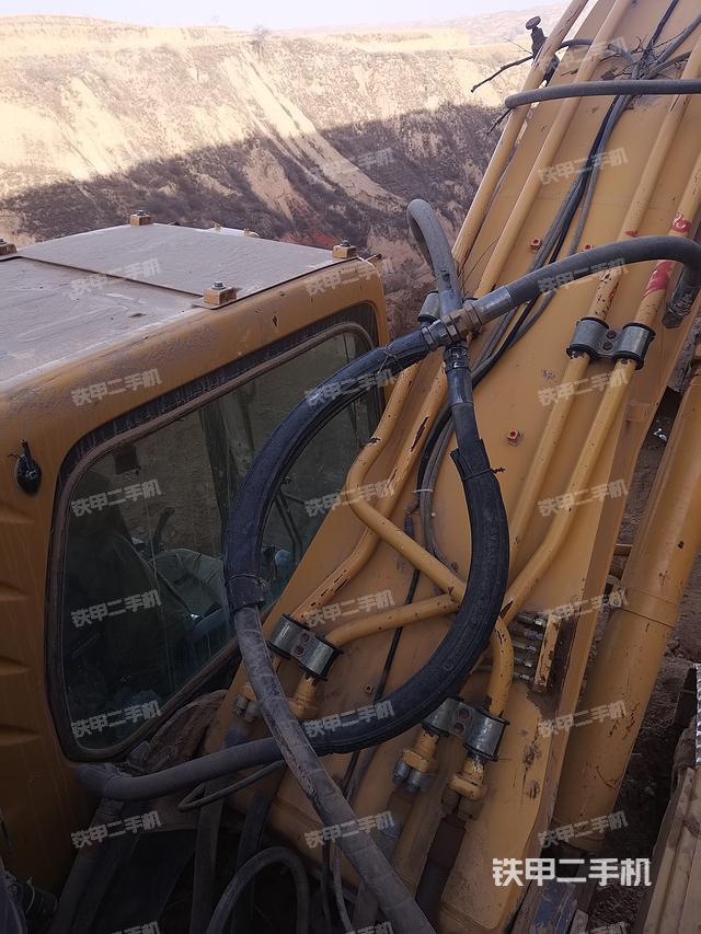 驾驶室顶部（整机外观）