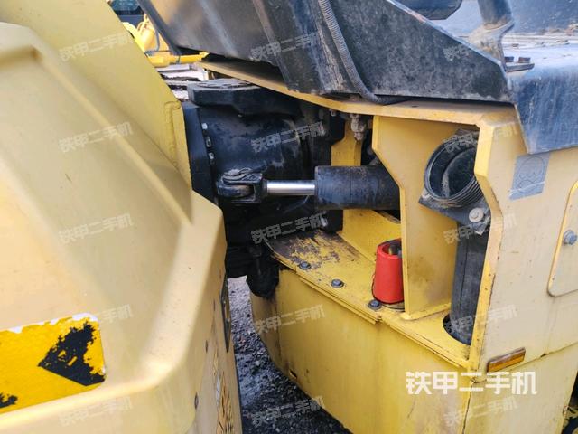 前輪左側(cè)減震塊連接及部件（壓路機前后車架）