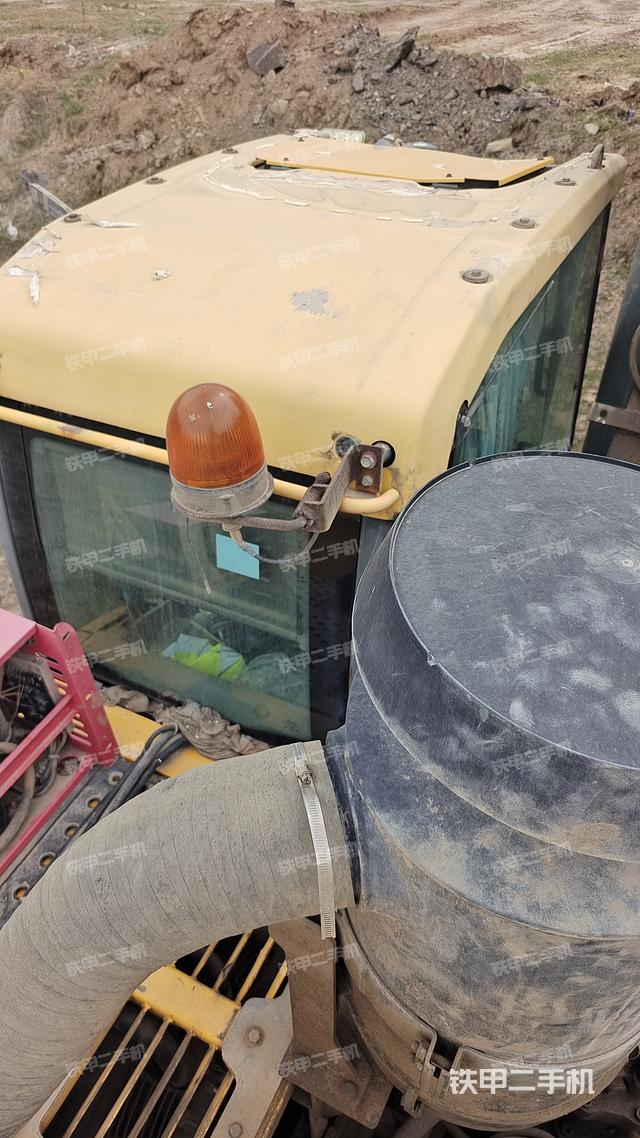 驾驶室顶部（整机外观）