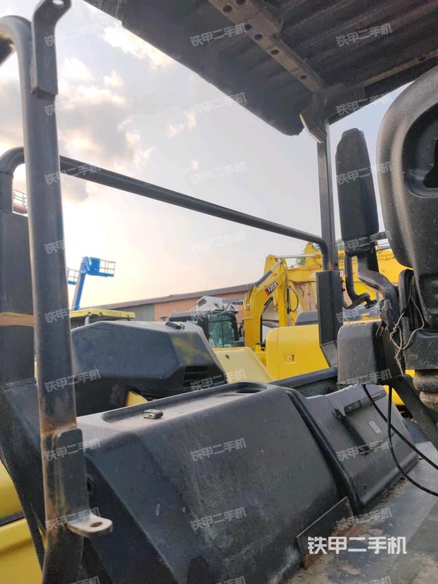 后玻璃角標(biāo)（壓路機駕駛室）