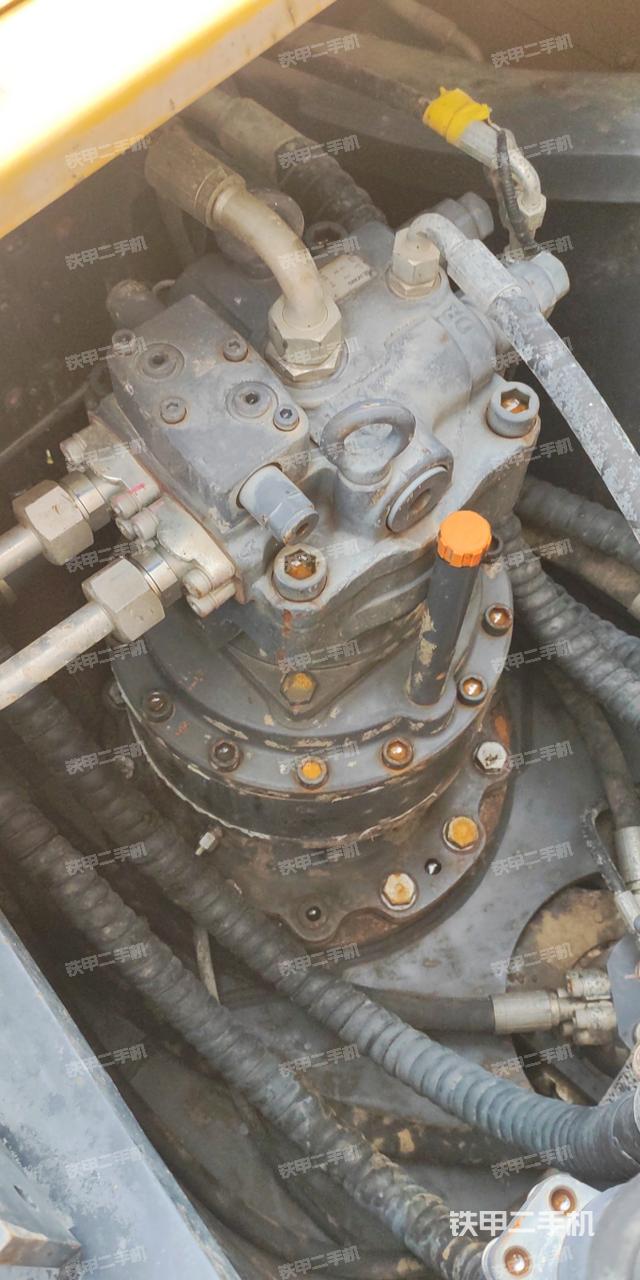 回转马达和主控阀（整机外观）