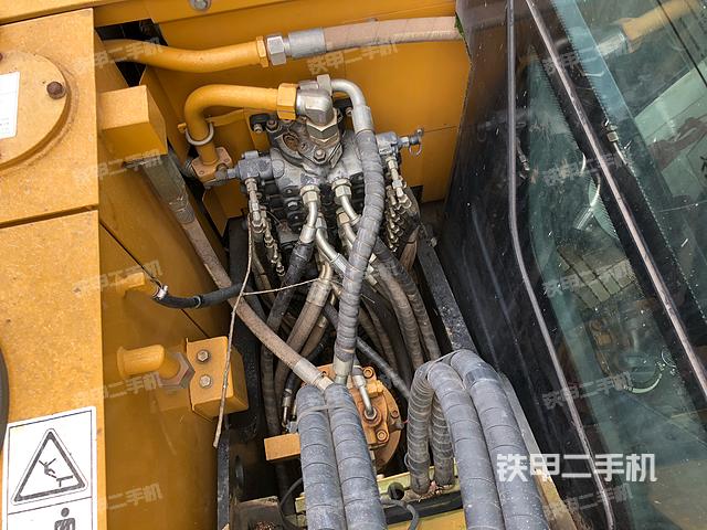 回转马达和主控阀（整机外观）