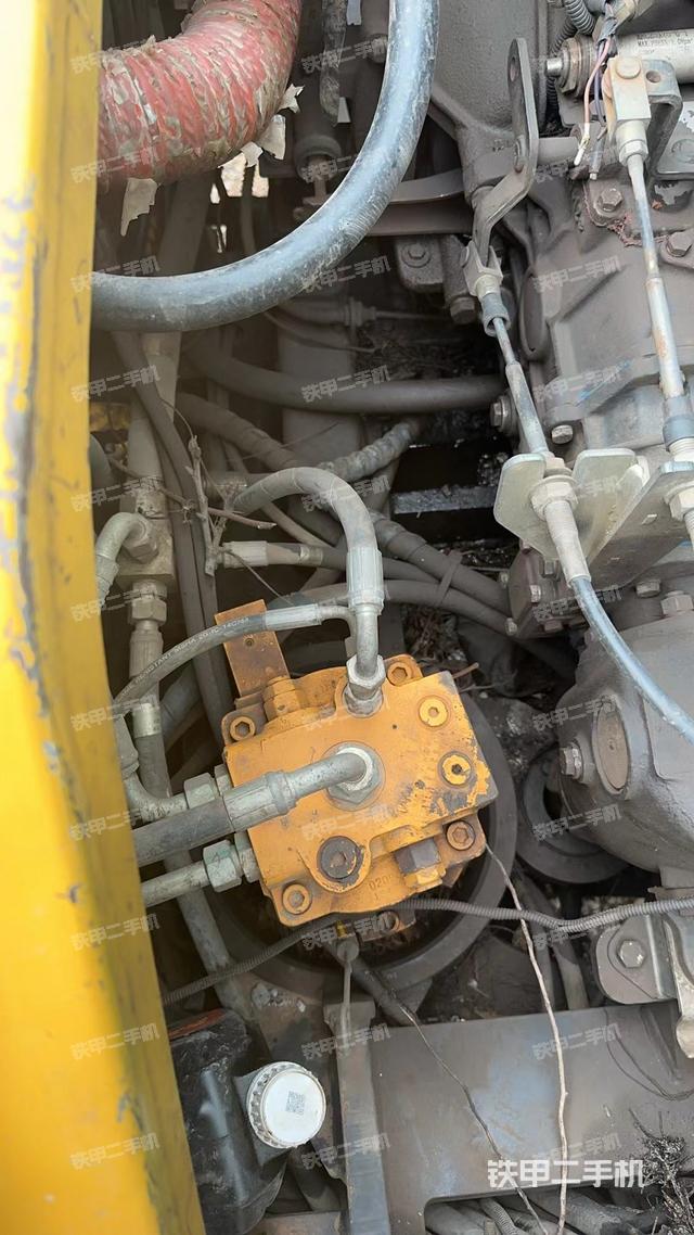 回转马达和主控阀（整机外观）