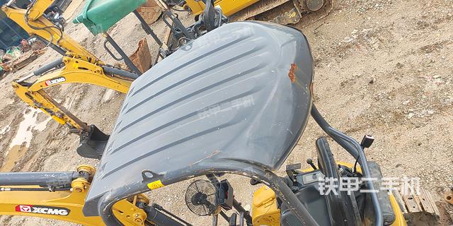 驾驶室顶部（整机外观）