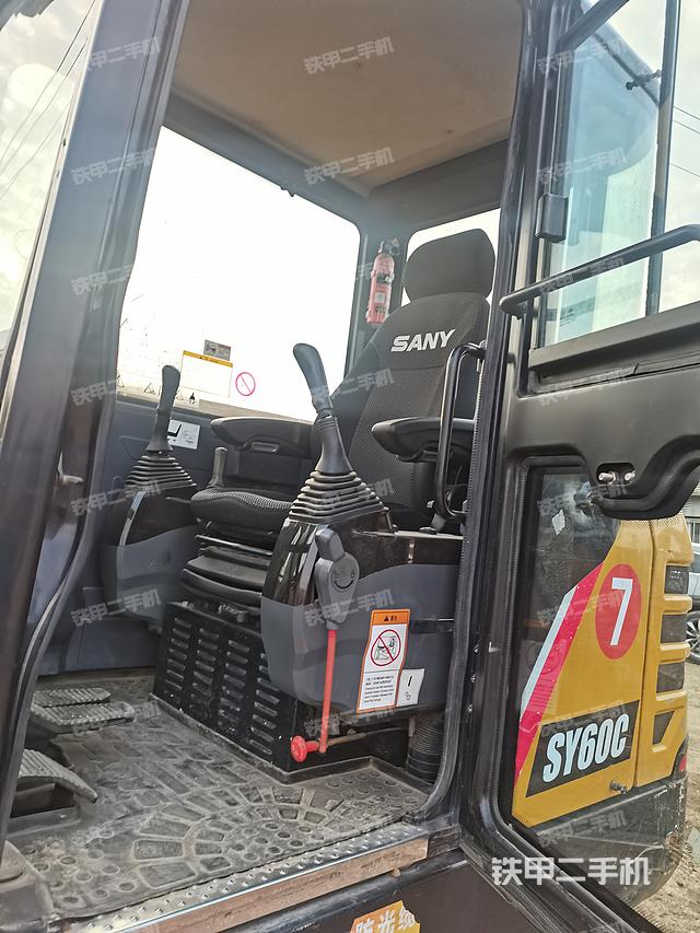 驾驶室整体（整机外观）