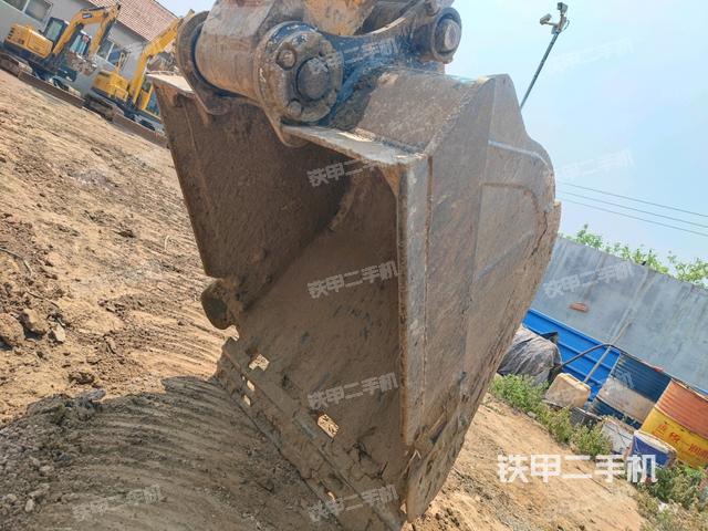 鏟斗右后整體（工作和回轉(zhuǎn)裝置）