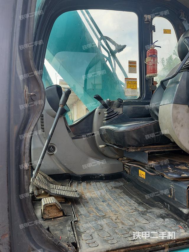 驾驶室整体（整机外观）