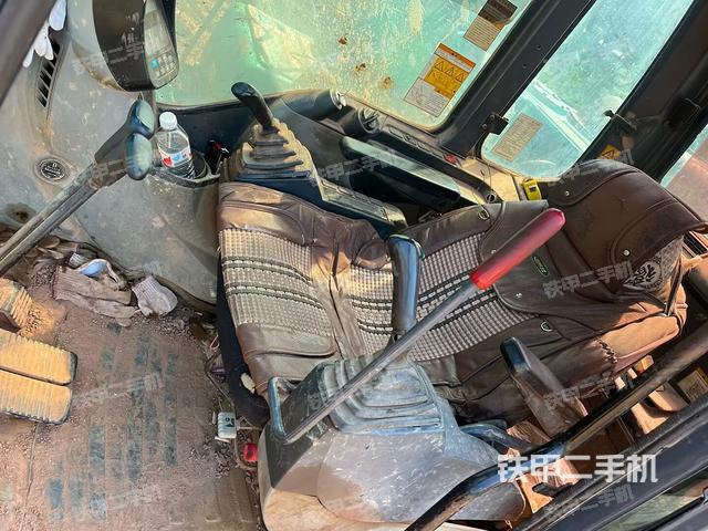 驾驶室整体（整机外观）