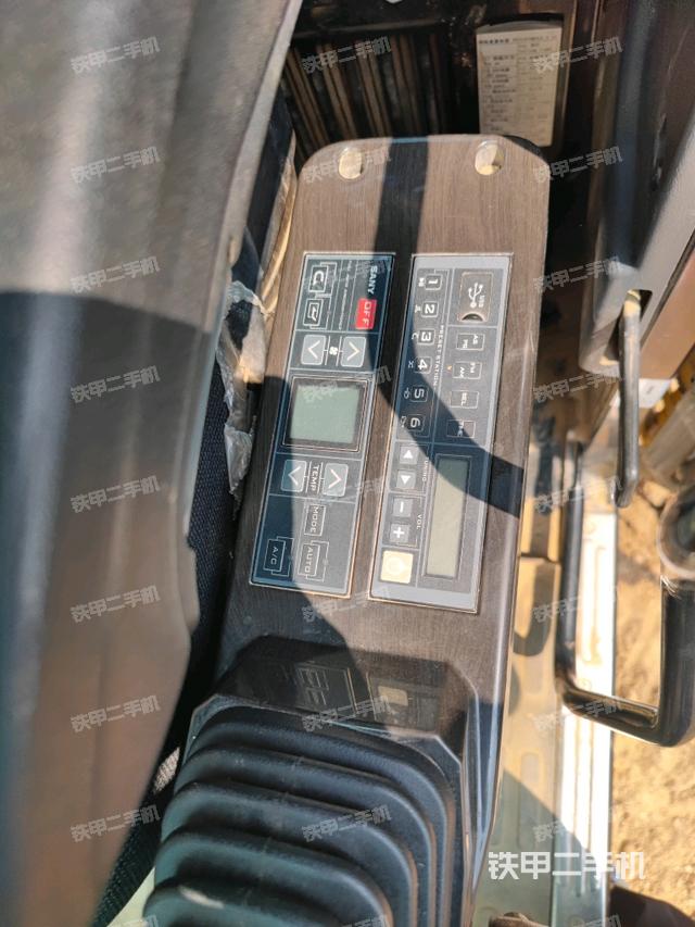 座椅左側(cè)控制臺(tái)/音響/含左手柄（駕駛室部分）