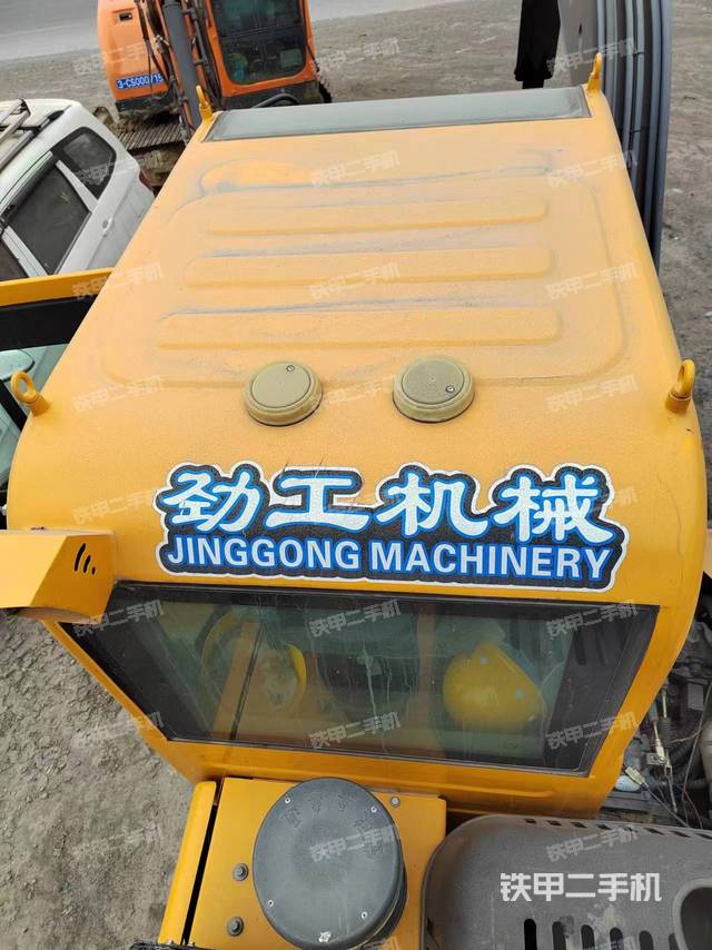 驾驶室顶部（整机外观）