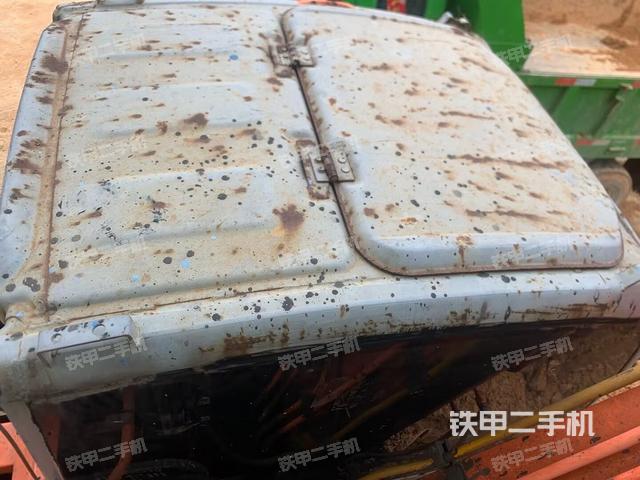 驾驶室顶部（整机外观）