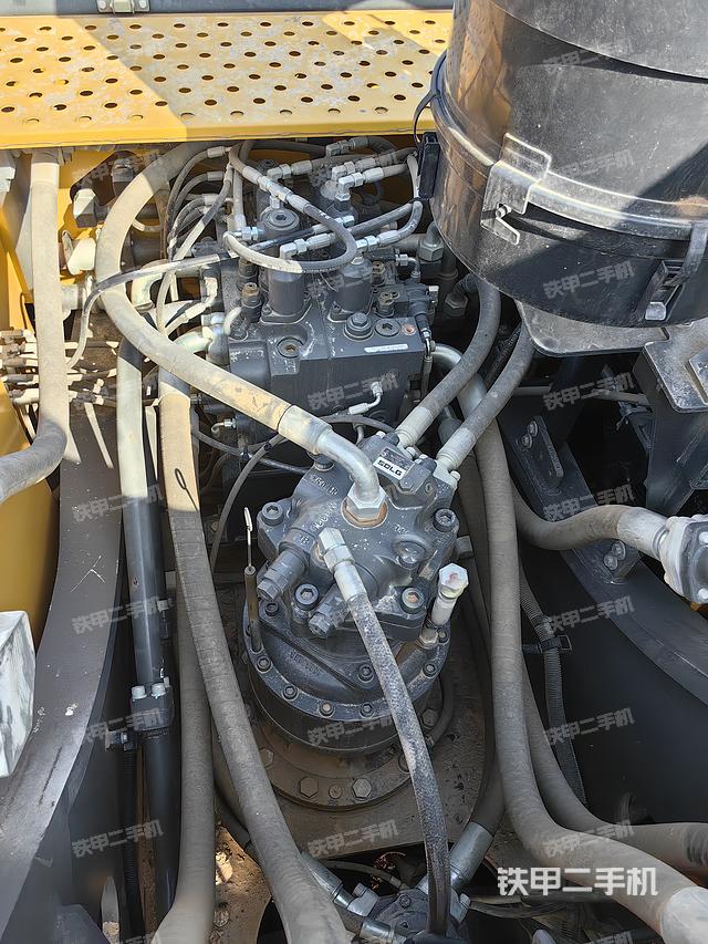 回转马达和主控阀（整机外观）