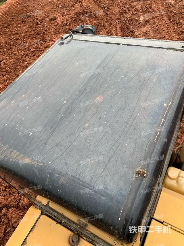 驾驶室顶部（整机外观）